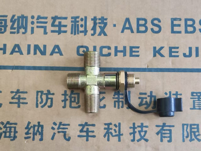 四通測(cè)氣接頭.jpg