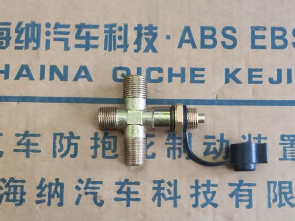 四通測(cè)氣接頭